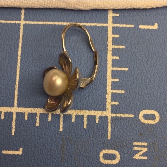 SALE ☄️Solid 14K Gold And Pearl Flower Earrings EC - Picture 9 of 11